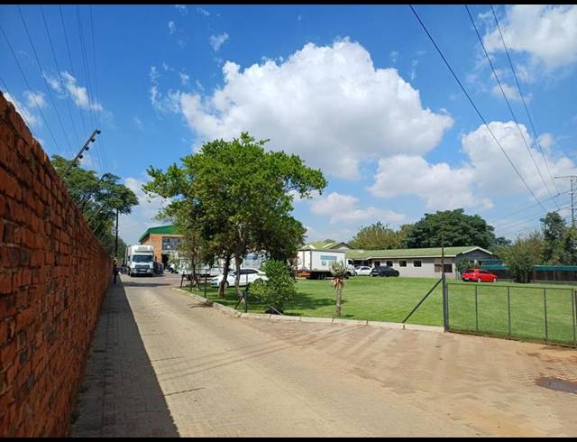 2 BEDROOM PROPERTY TO RENT IN RASLOUW